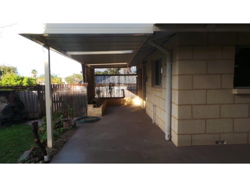 19 Lindley Rd, Halls Head WA 6210