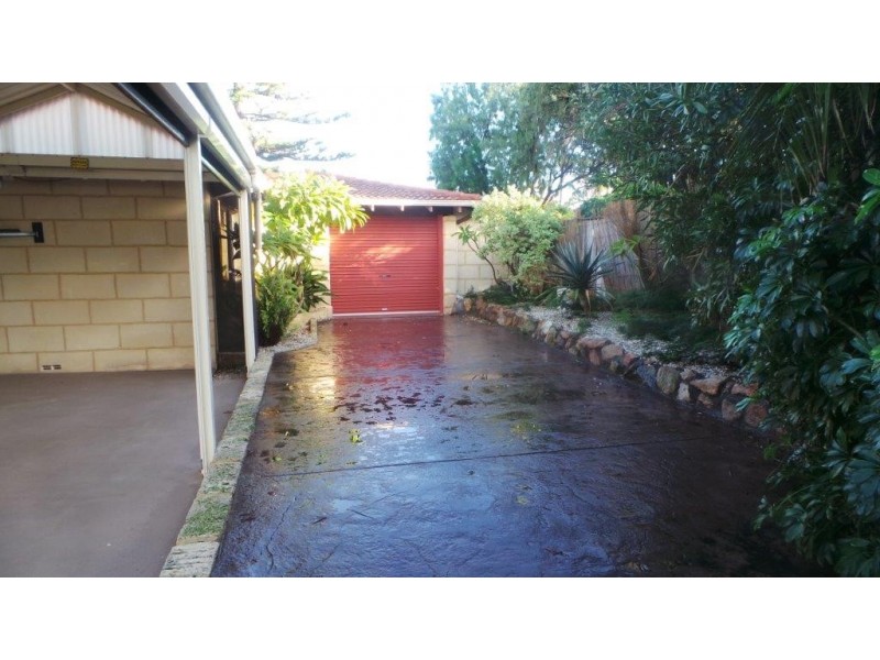 19 Lindley Rd, Halls Head WA 6210