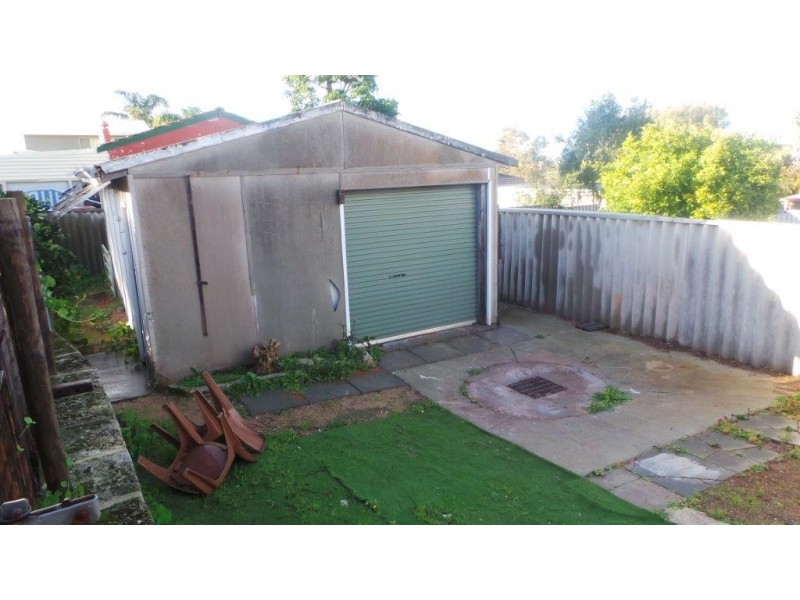 19 Lindley Rd, Halls Head WA 6210