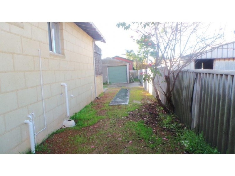 19 Lindley Rd, Halls Head WA 6210