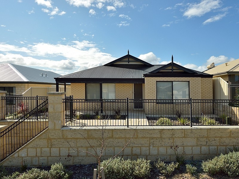 14 Salome Cr, Lakelands WA 6180