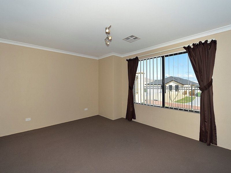 14 Salome Cr, Lakelands WA 6180