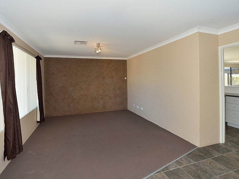 14 Salome Cr, Lakelands WA 6180