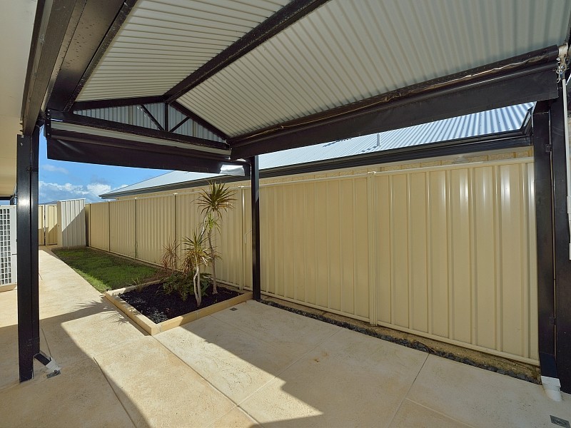 14 Salome Cr, Lakelands WA 6180