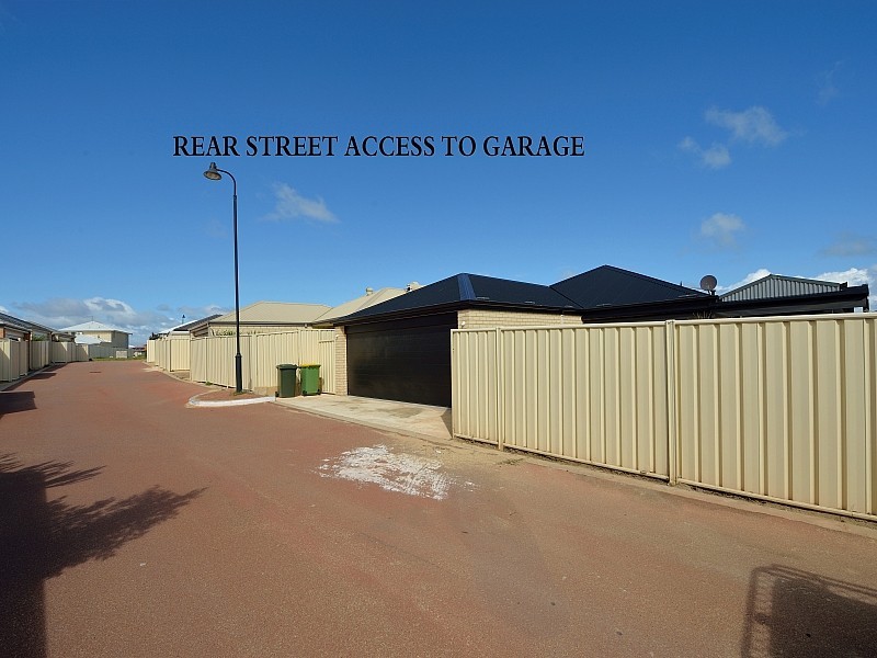 14 Salome Cr, Lakelands WA 6180