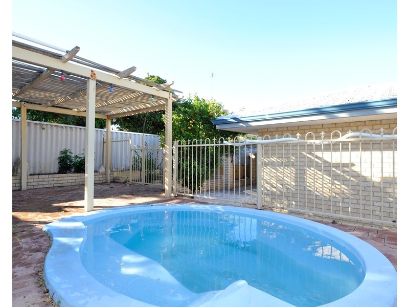 83 Portmarnock Circle, Halls Head WA 6210