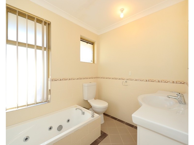 83 Portmarnock Circle, Halls Head WA 6210