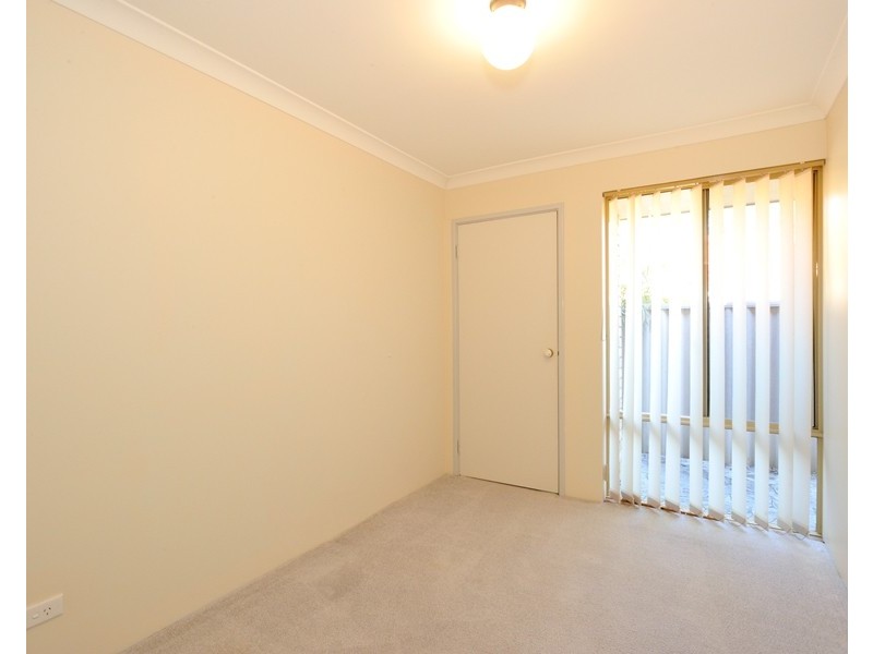 83 Portmarnock Circle, Halls Head WA 6210