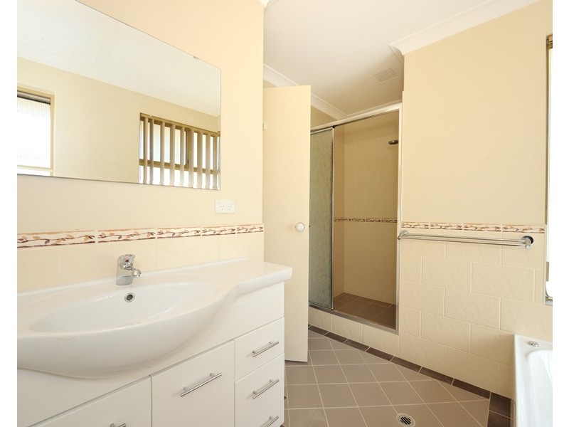 83 Portmarnock Circle, Halls Head WA 6210