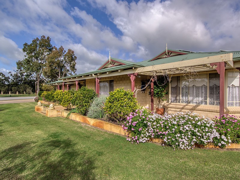 14 Midsummer Circle, Pinjarra WA 6208