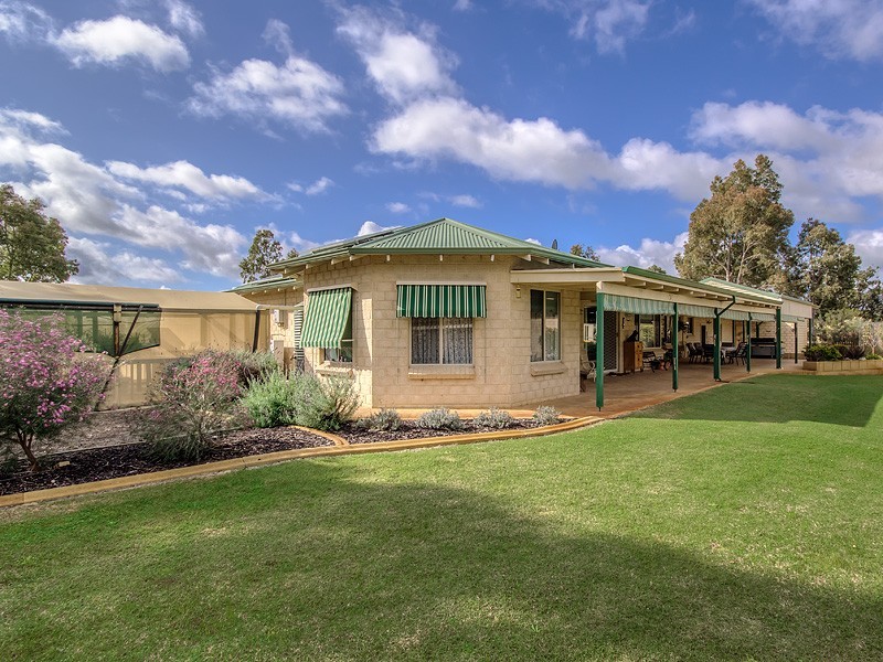 14 Midsummer Circle, Pinjarra WA 6208