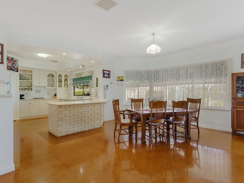 14 Midsummer Circle, Pinjarra WA 6208