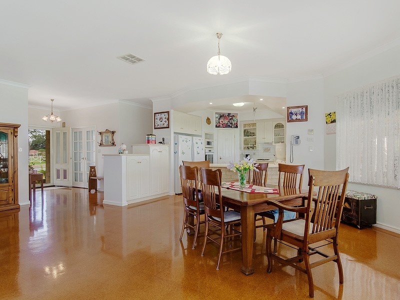 14 Midsummer Circle, Pinjarra WA 6208