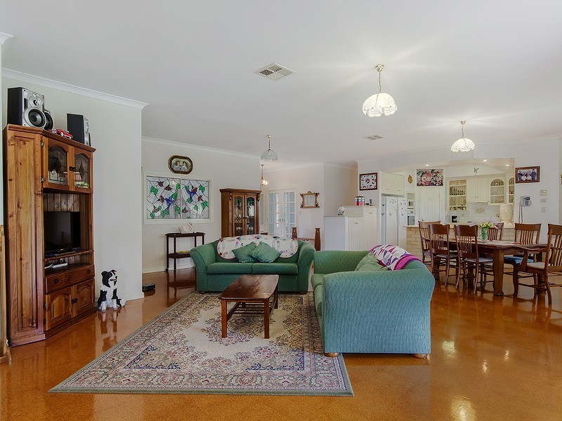 14 Midsummer Circle, Pinjarra WA 6208