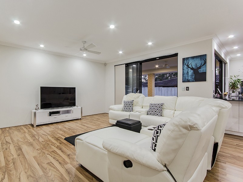 12 Norton Ave, Coodanup WA 6210