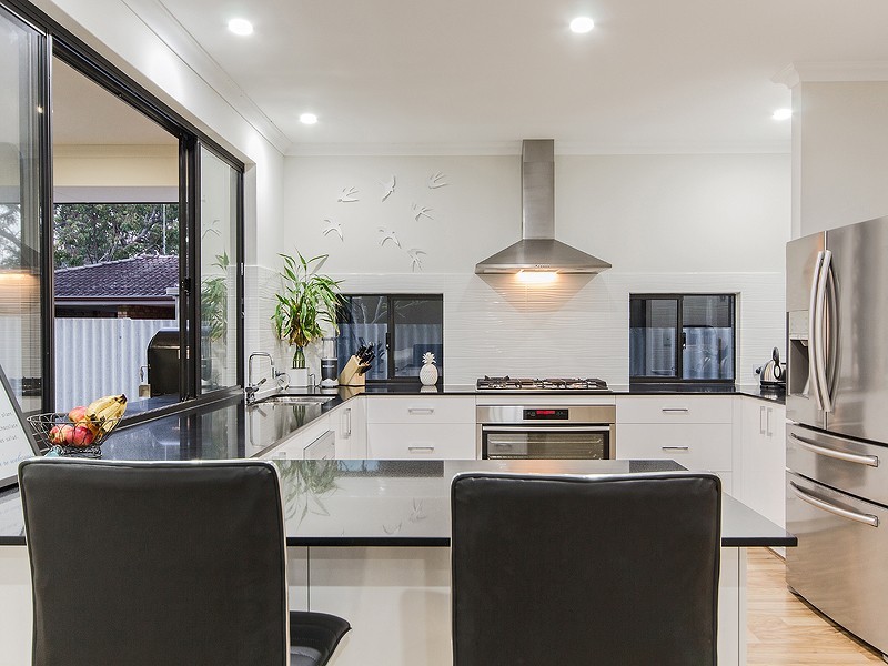 12 Norton Ave, Coodanup WA 6210