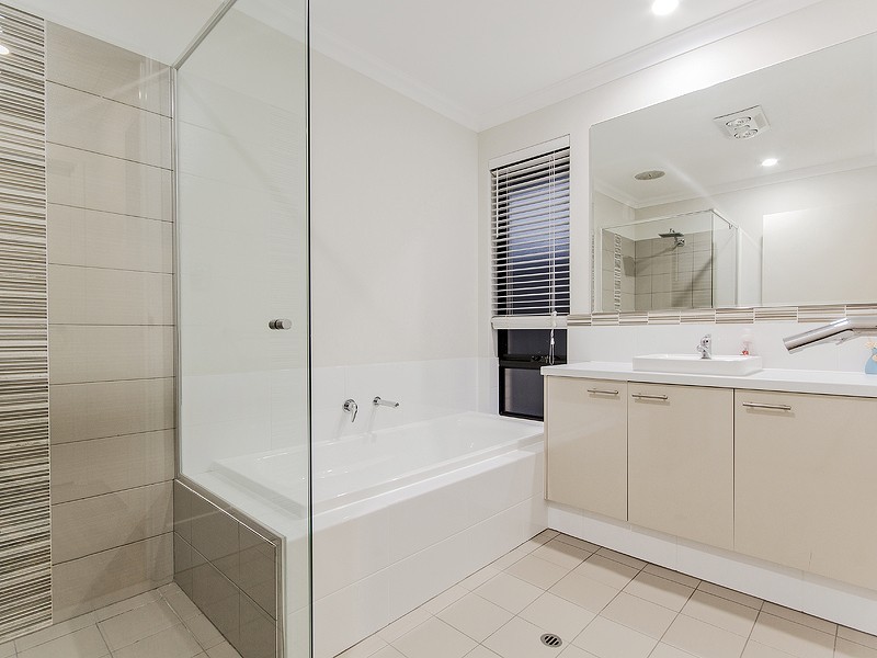 12 Norton Ave, Coodanup WA 6210