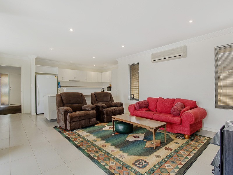 15 Zamia Loop, Wannanup WA 6210