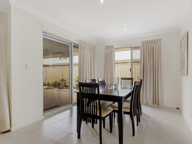 15 Zamia Loop, Wannanup WA 6210