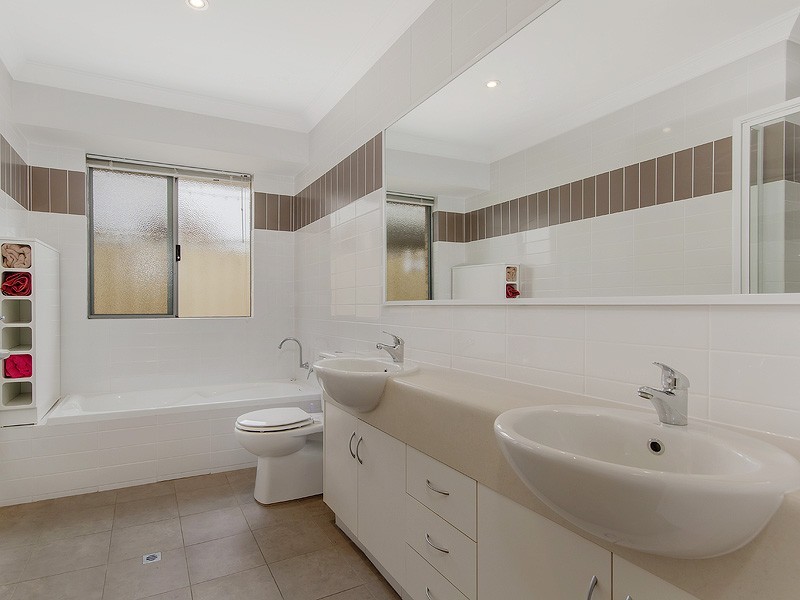 15 Zamia Loop, Wannanup WA 6210