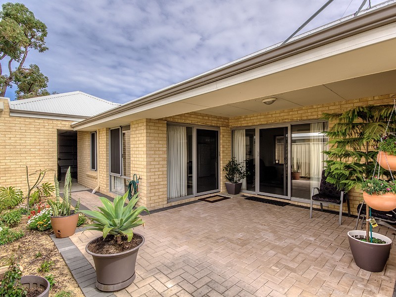 15 Zamia Loop, Wannanup WA 6210