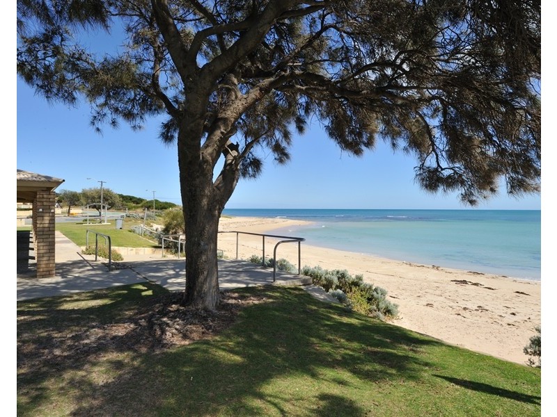 15 Zamia Loop, Wannanup WA 6210