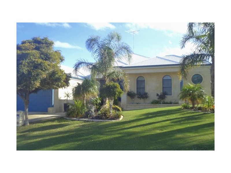 13 Pinnace Court, Halls Head WA 6210