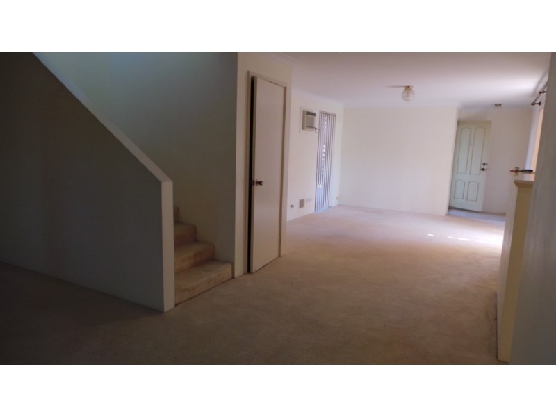 2/2 Creery Street, Dudley Park WA 6210