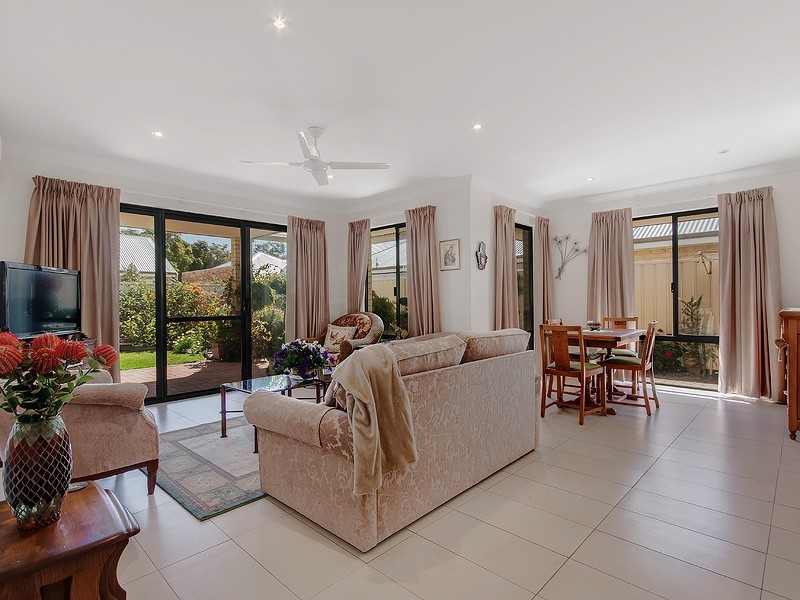 13 Zamia Loop, Falcon WA 6210