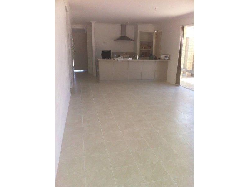 39 Warburton Trail, Lakelands WA 6180