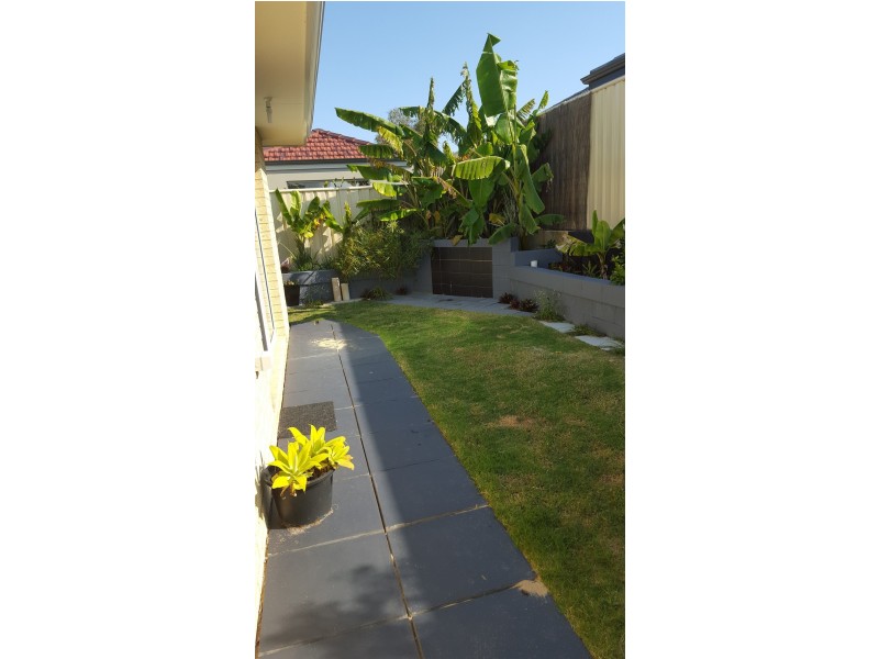 39 Warburton Trail, Lakelands WA 6180