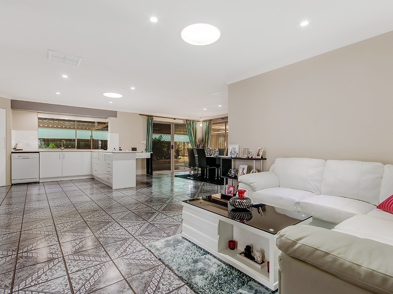 5 St James Place, Greenfields WA 6210