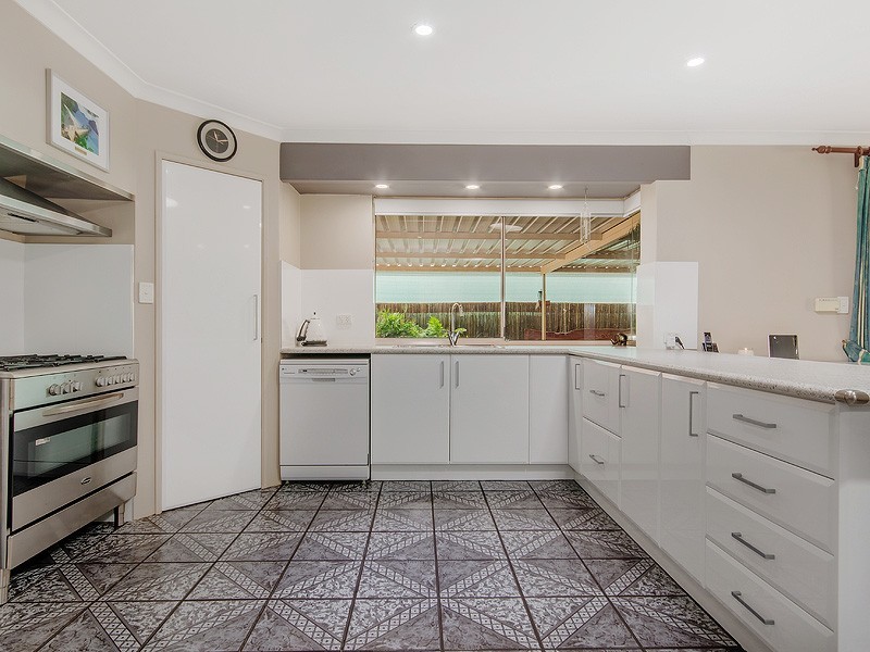 5 St James Place, Greenfields WA 6210