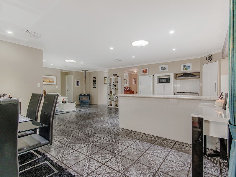 5 St James Place, Greenfields WA 6210