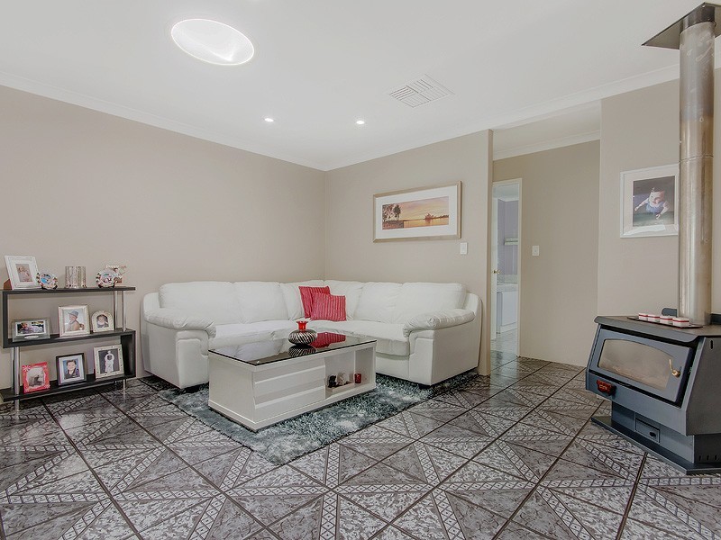 5 St James Place, Greenfields WA 6210