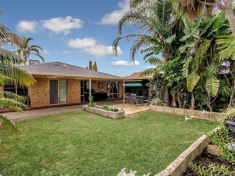 5 St James Place, Greenfields WA 6210