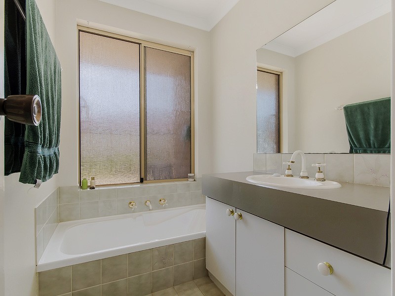 11 Esprit Parkway, Greenfields WA 6210