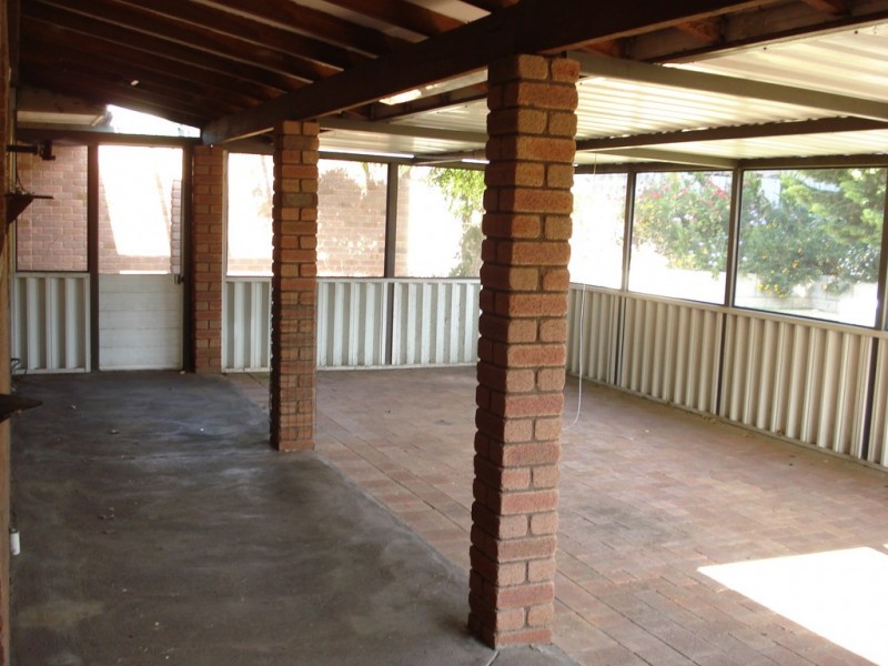 9 Silvertop Avenue, Halls Head WA 6210