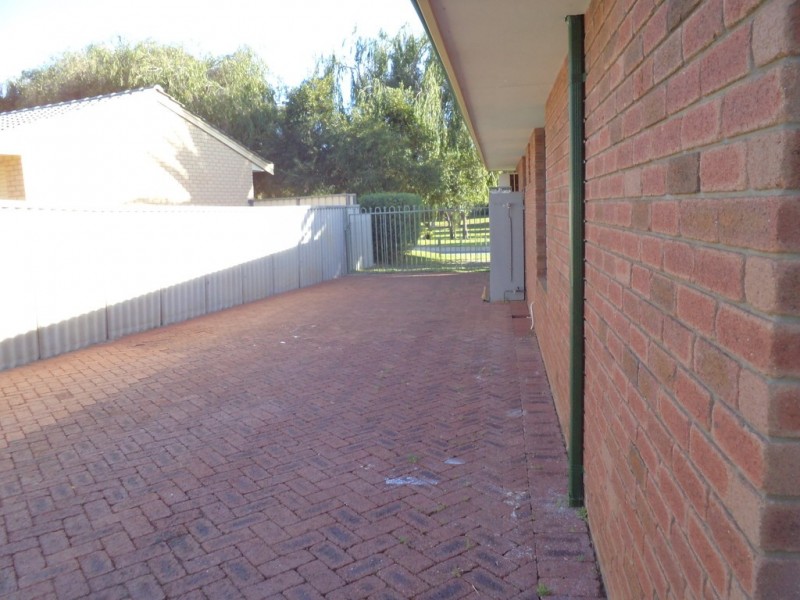 9 Silvertop Avenue, Halls Head WA 6210