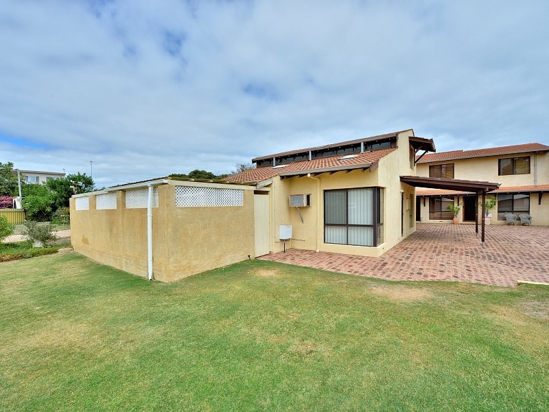 1/6 Mippi Rd, Halls Head WA 6210
