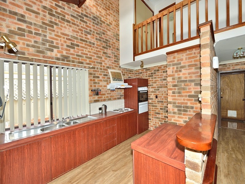 1/6 Mippi Rd, Halls Head WA 6210