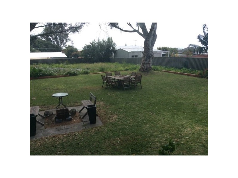 24 Peter Street, Halls Head WA 6210