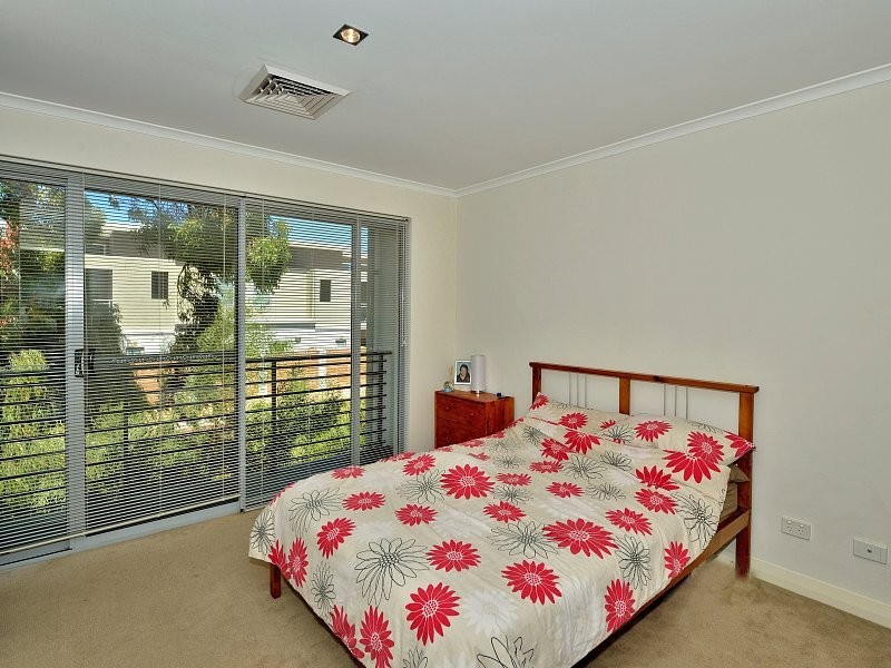 2/22 Butcherbird Loop, Erskine WA 6210