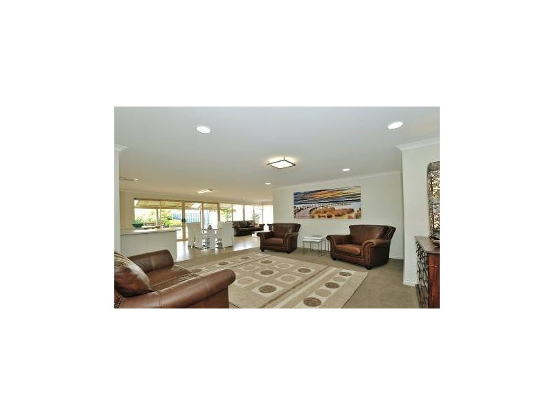 26 Admiralty Court, Halls Head WA 6210