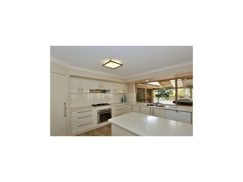 26 Admiralty Court, Halls Head WA 6210