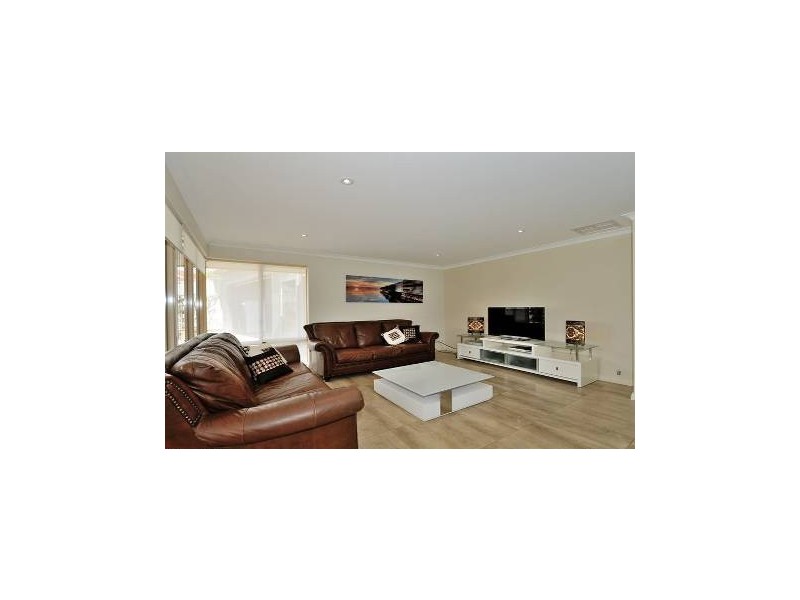 26 Admiralty Court, Halls Head WA 6210