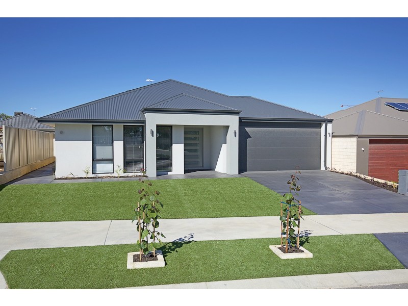 4 Kendale Way, Meadow Springs WA 6210