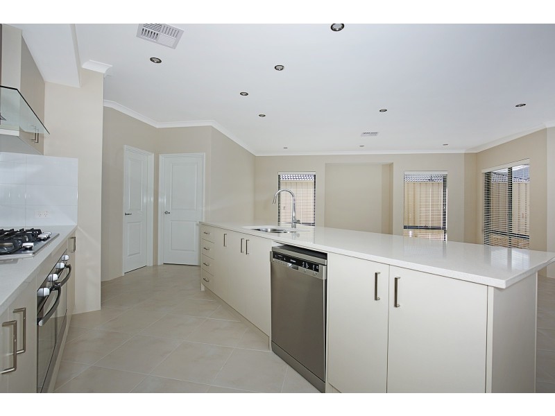 4 Kendale Way, Meadow Springs WA 6210