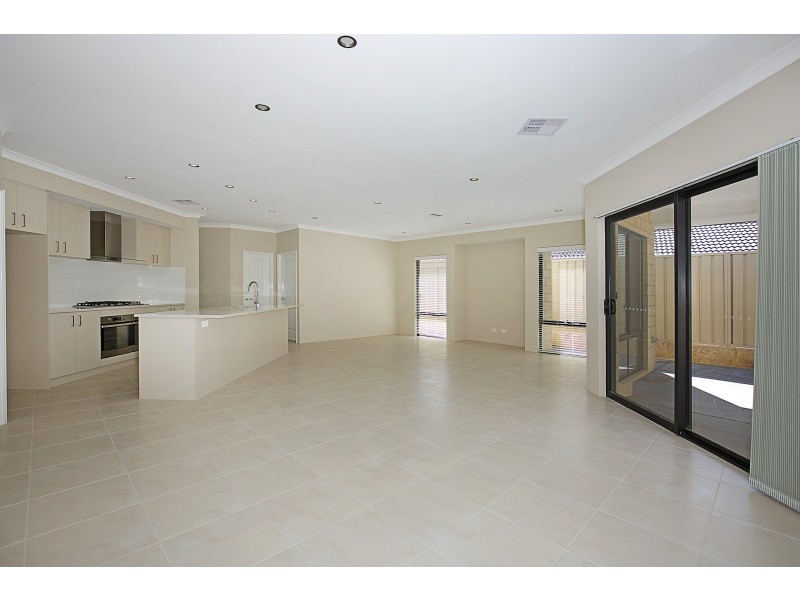 4 Kendale Way, Meadow Springs WA 6210