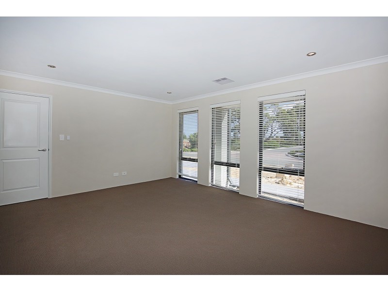 4 Kendale Way, Meadow Springs WA 6210